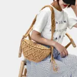Torba-pojas od kukičanog materijala